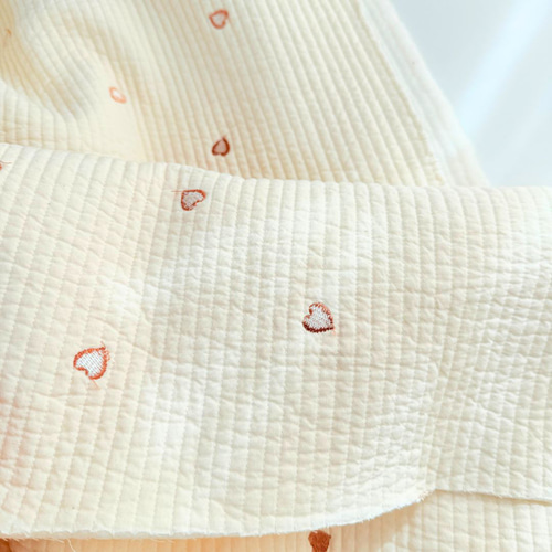 ヌビ生地 韓国直輸入 ハート刺繍のふんわりキルティング【オフ