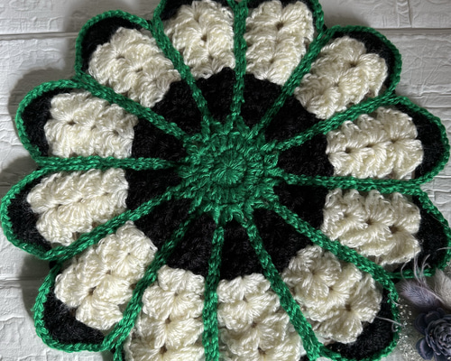 お花の座布団☆手編み かぎ針編み お花 おざぶ 座布団 クッション