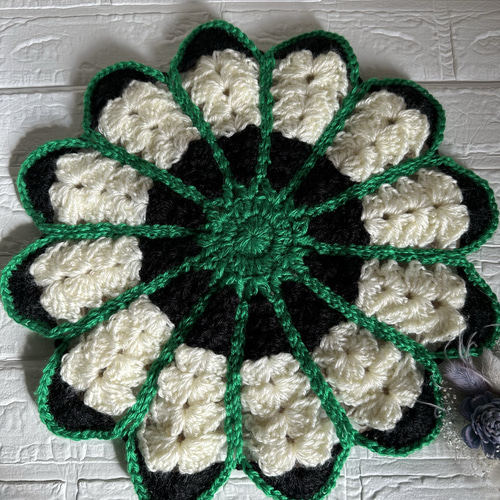 お花の座布団☆手編み かぎ針編み お花 おざぶ 座布団 クッション