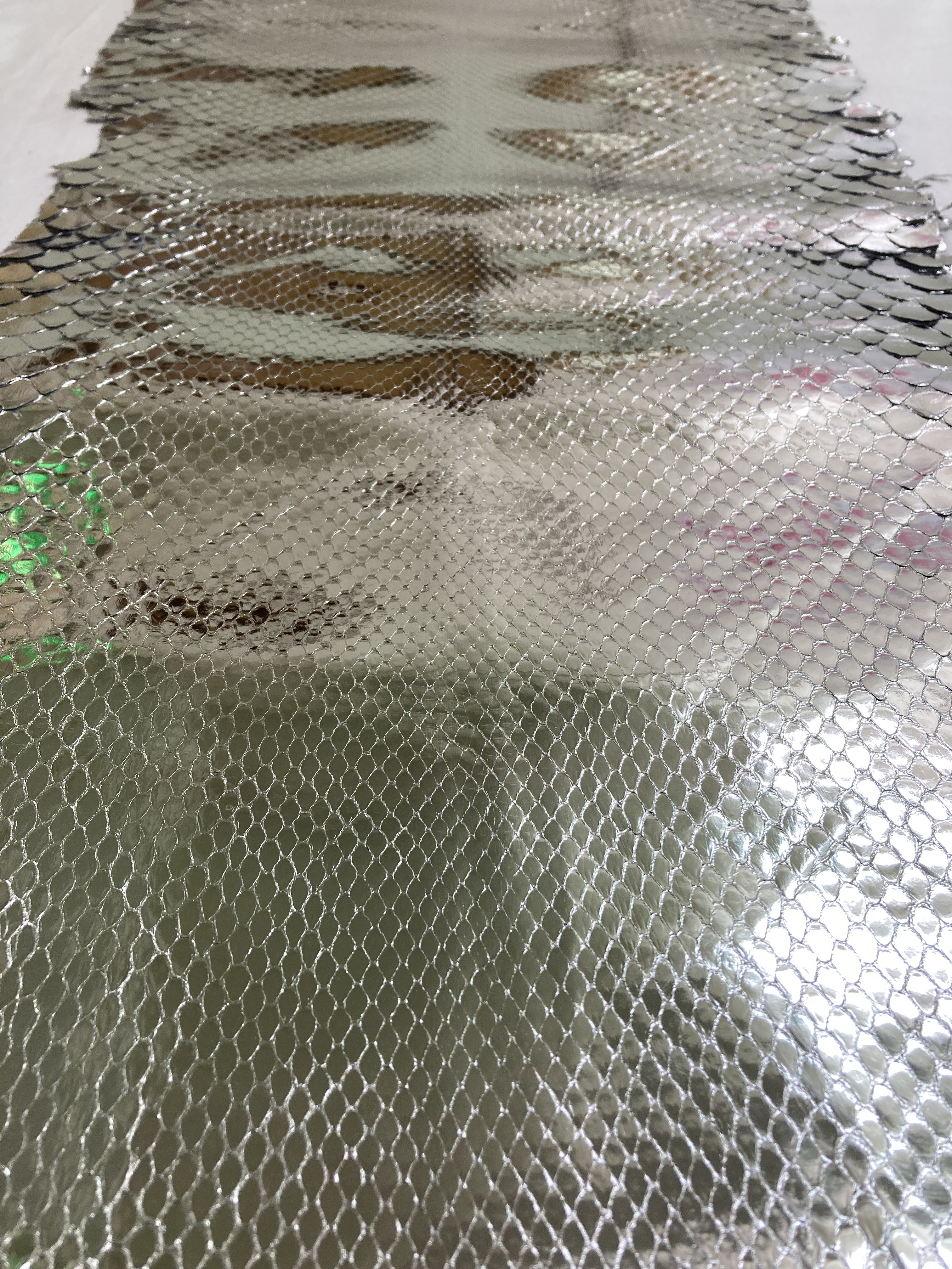 パイソン　メタリックシルバー