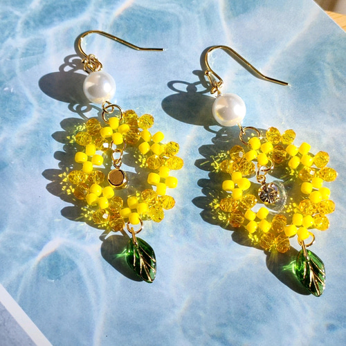 陽光に煌めく ミモザ の ピアス / イヤリング ビーズ編み ピアス