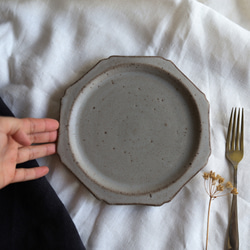 NEW! creema限定ちょこっとワケありな逸品  八角輪花皿　M　淡い桃色パステル系・グレー系　陶器 10枚目の画像