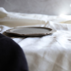 NEW! creema限定ちょこっとワケありな逸品  八角輪花皿　M　淡い桃色パステル系・グレー系　陶器 13枚目の画像