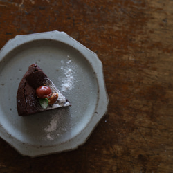 NEW! creema限定ちょこっとワケありな逸品  八角輪花皿　M　淡い桃色パステル系・グレー系　陶器 15枚目の画像