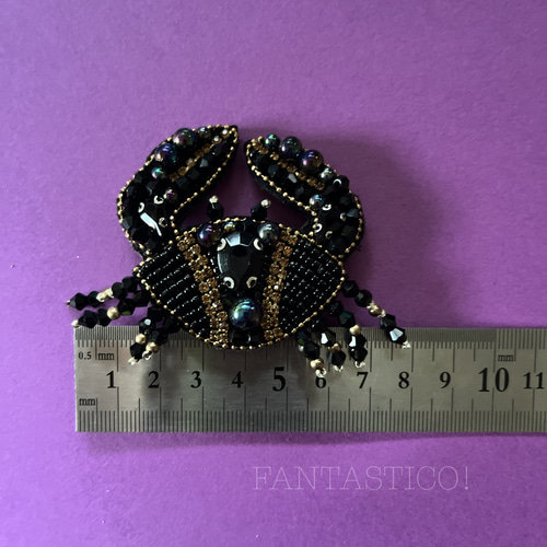 カニさんのビーズ刺繍ブローチ❤️デリカビーズステッチ ライン