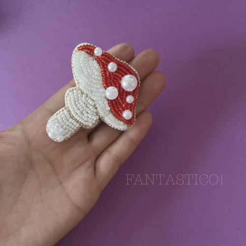 こり198.キラキラきのこ ビーズ 刺繍ブローチ ハンドメイドアクセサリ ビーズ刺繍ブローチ カラフルきのこ<オレンジ> ブローチ Beeeads 通販