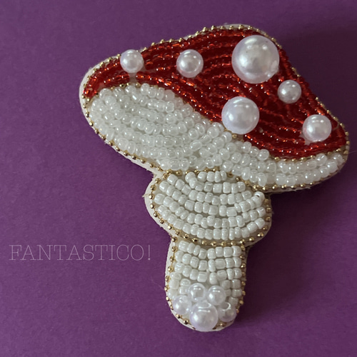 毒キノコのビーズ刺繍ブローチ❤️マッシュルームきのこ プレゼント