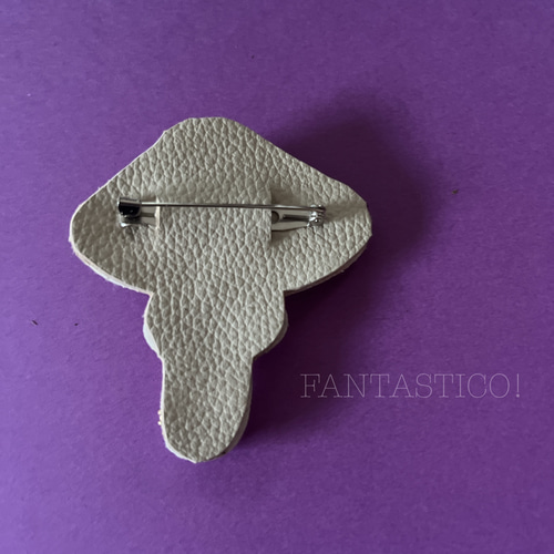 毒キノコのビーズ刺繍ブローチ❤️マッシュルームきのこ プレゼント