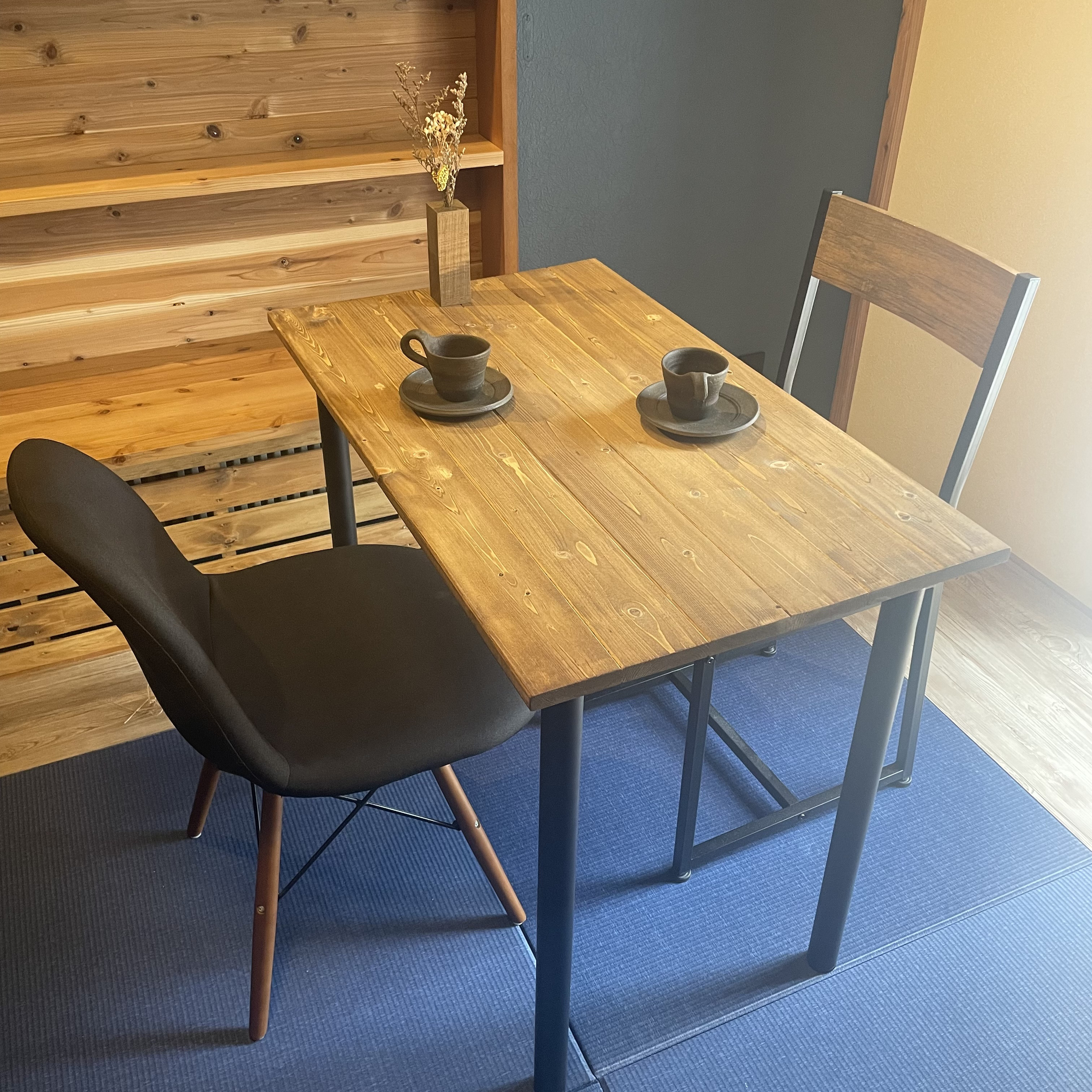 無垢材のシンプルなテーブル 90