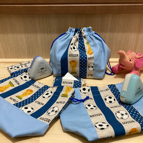 サッカーボール柄ブルー⭐️お弁当袋・コップ入れ 【公式通販】