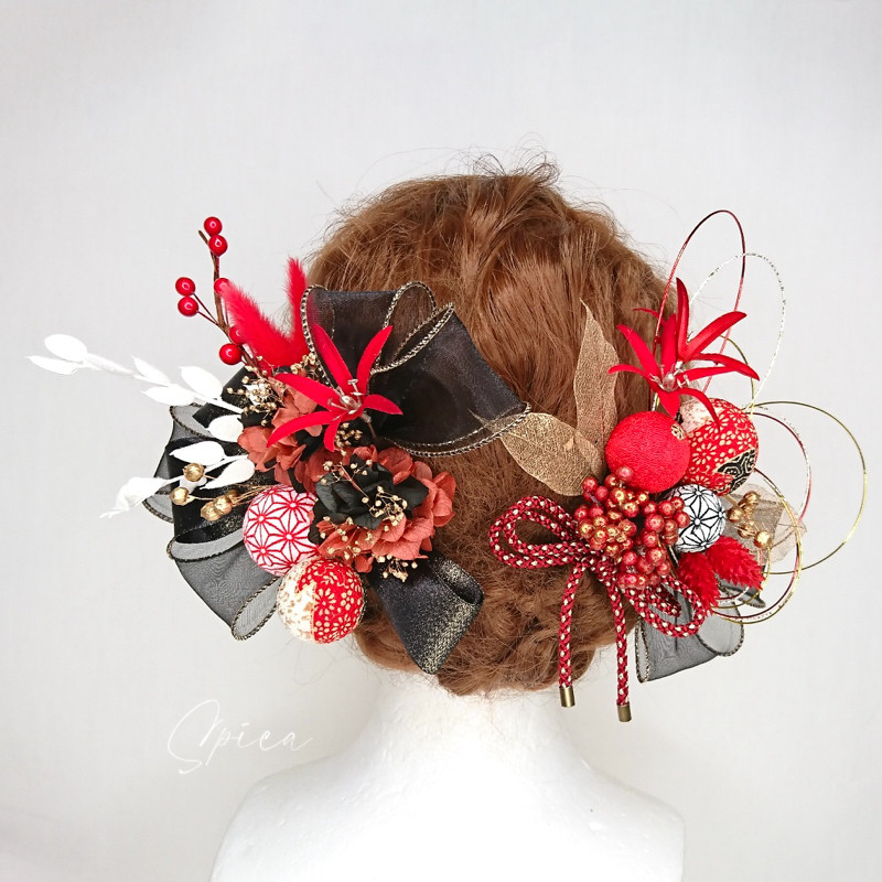 【一点限定】ちりめん和玉とリボンとプリザ紫陽花のヘッドドレス 髪飾り 成人式 袴 卒業式 和装 赤 黒 ゴールド
