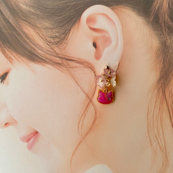 本物のお花を詰め込んだにゃんこと手染めビーズのアクセサリー　ピンク　猫〈V〉 5枚目の画像