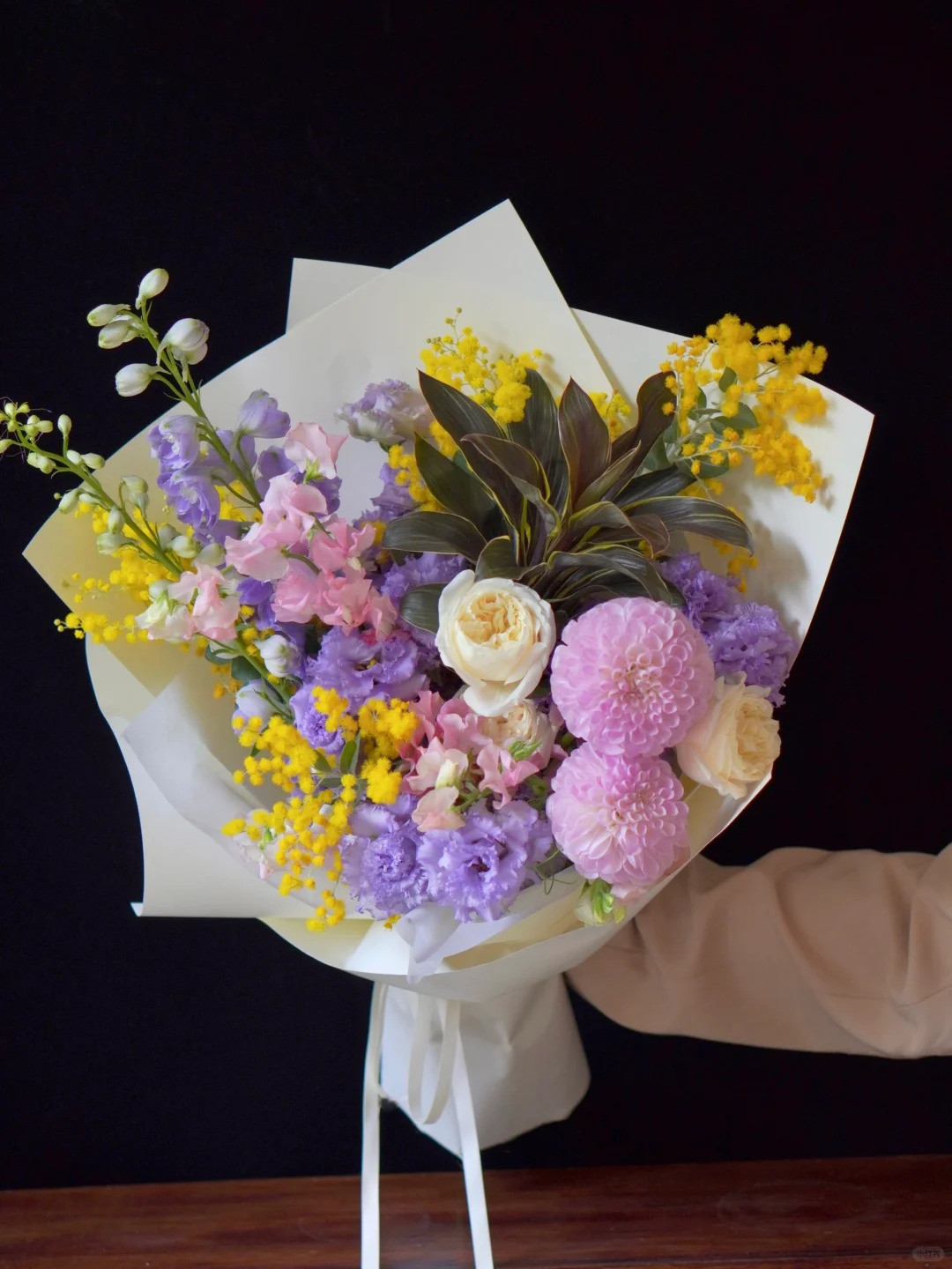 春の優雅な彩りブーケ【生花】