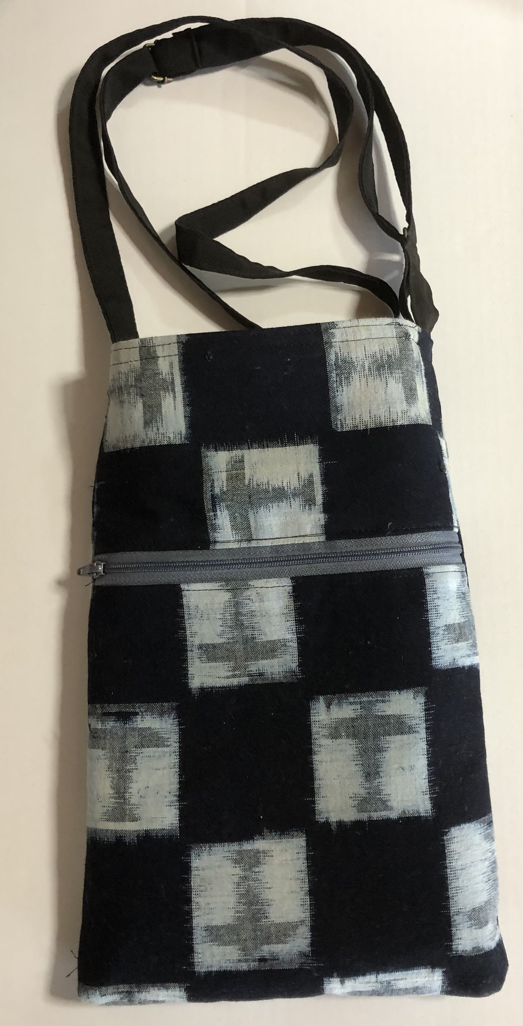 ８１４６　飛行機柄の絣で作ったポシェット