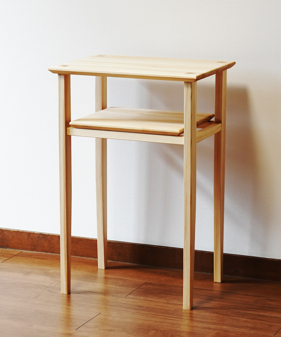 ソリッドデザイン　ちょっとのっぽなサイドテーブル ひのき無垢材 30,000円