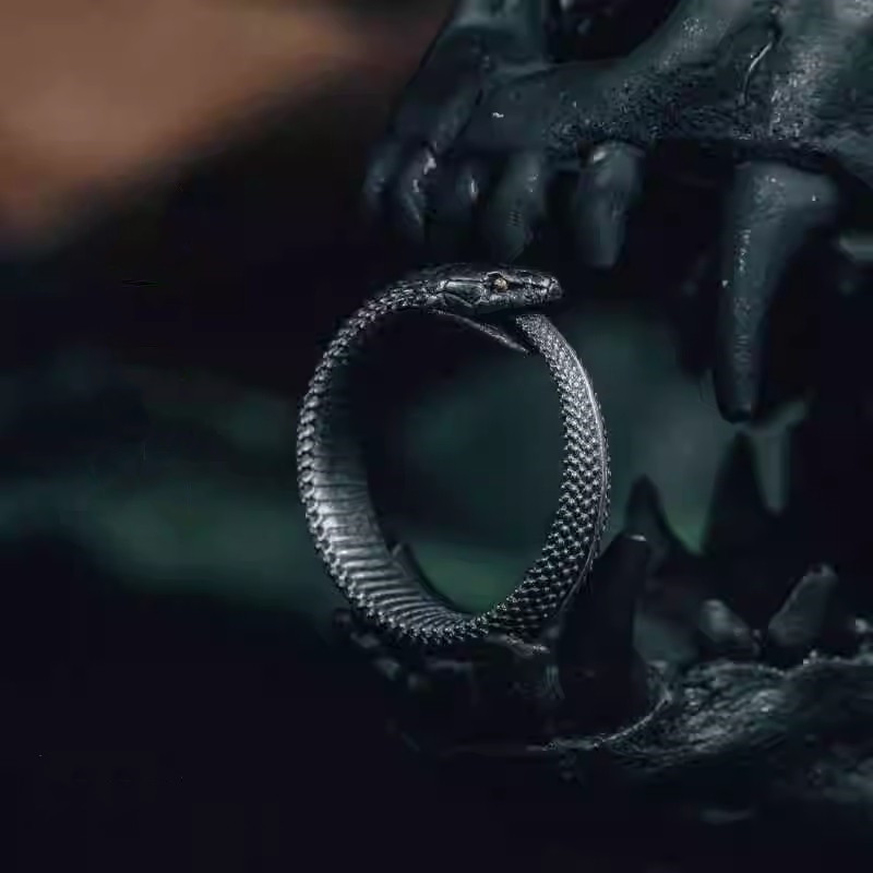 蛇の指輪 銀のウロボロス 閉じた口 調整可能 カップルジュエリー クールで個性的なファッションギフト