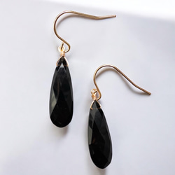 マザーオブパール×ラピスラズリのフラワーカービングピアス