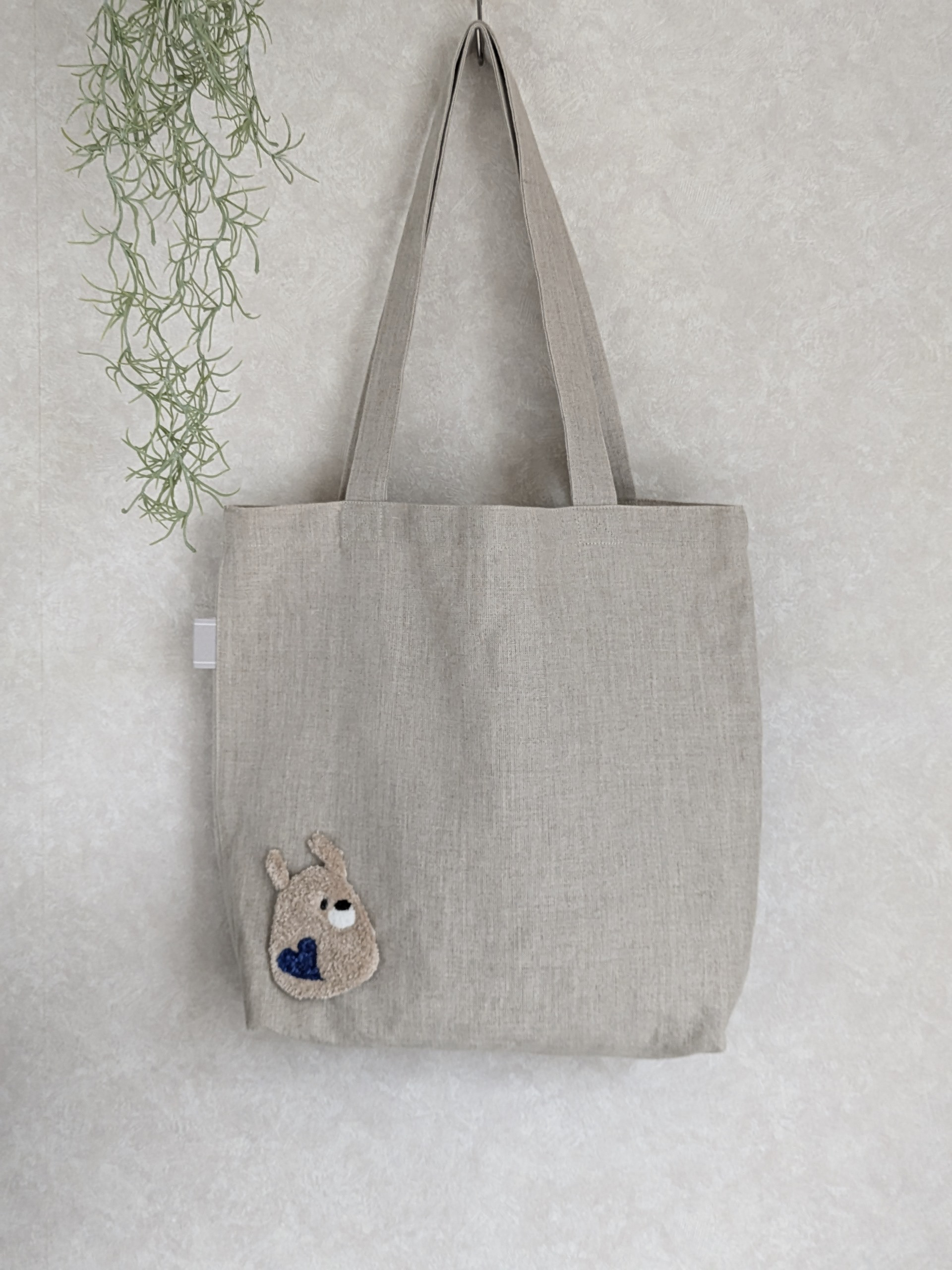 ハンドメイド アップリケリネン トートバッグ ウサギの刺繍 トートバッグ アップリケリネン ウサギの刺繍 ハンドメイド