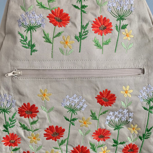 おあさ。べージュの手刺繍、ハンドメイドバック。 おばあちゃんの手刺繍トートバッグ ハンドメイド 花刺繍