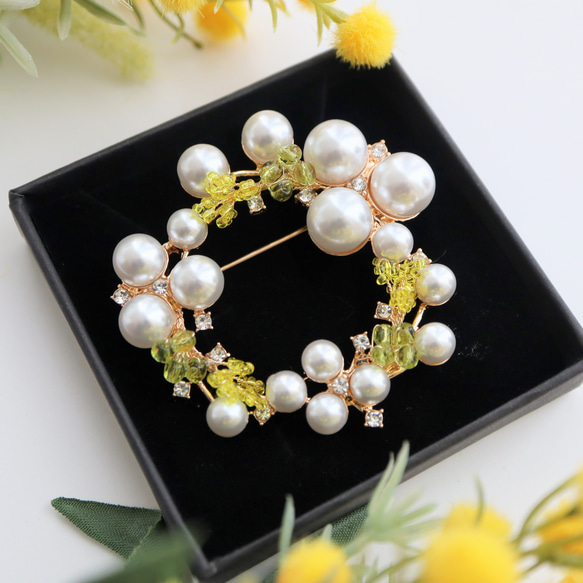 ミモザのリースブローチ 1枚目の画像