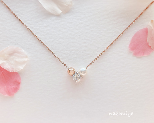 AAAジルコニアと国産貝パールのピンクゴールドネックレス 金属