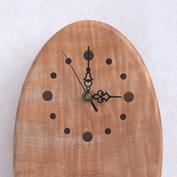 タマゴの振子時計（トチ） 2枚目の画像