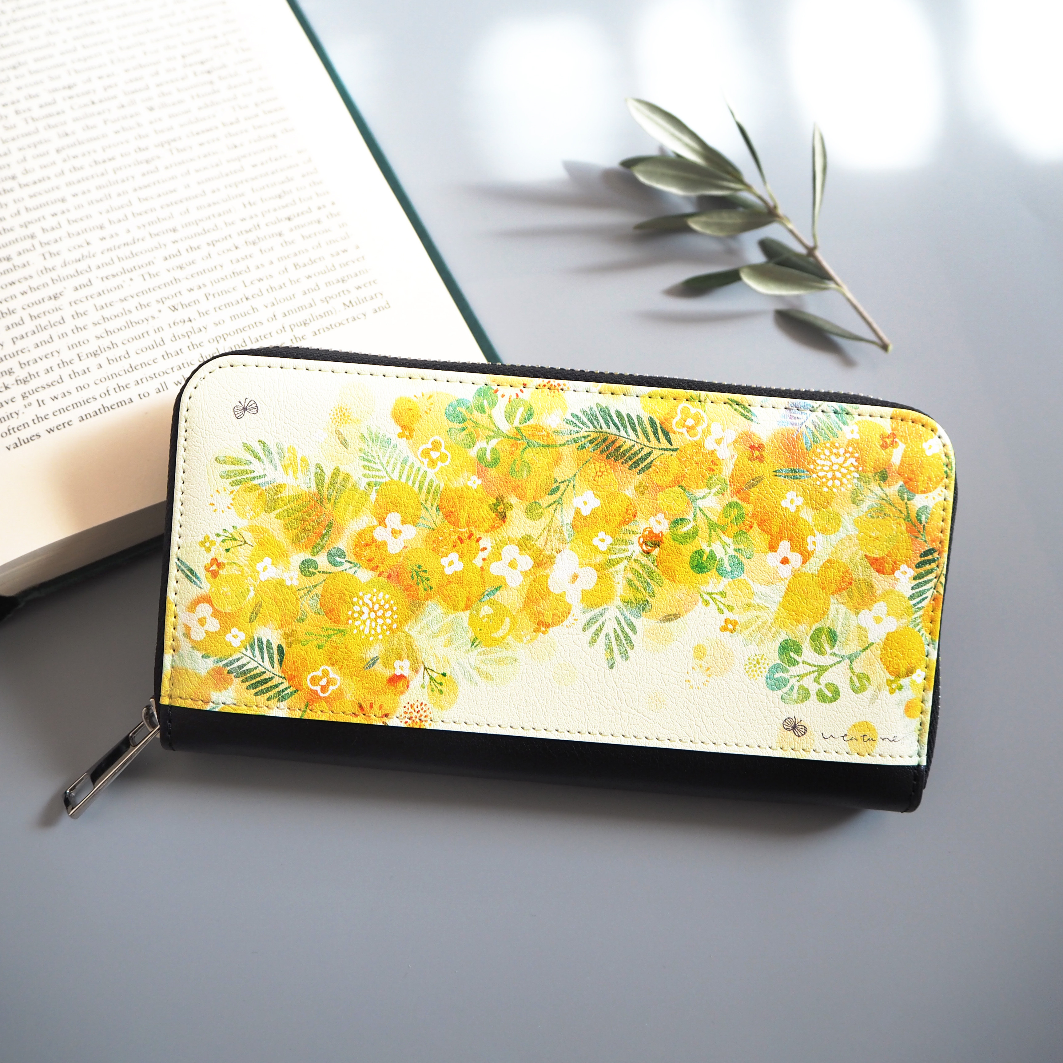 【名入れ可能】心ふんわりミモザと蝶の陽だまり長財布／黄