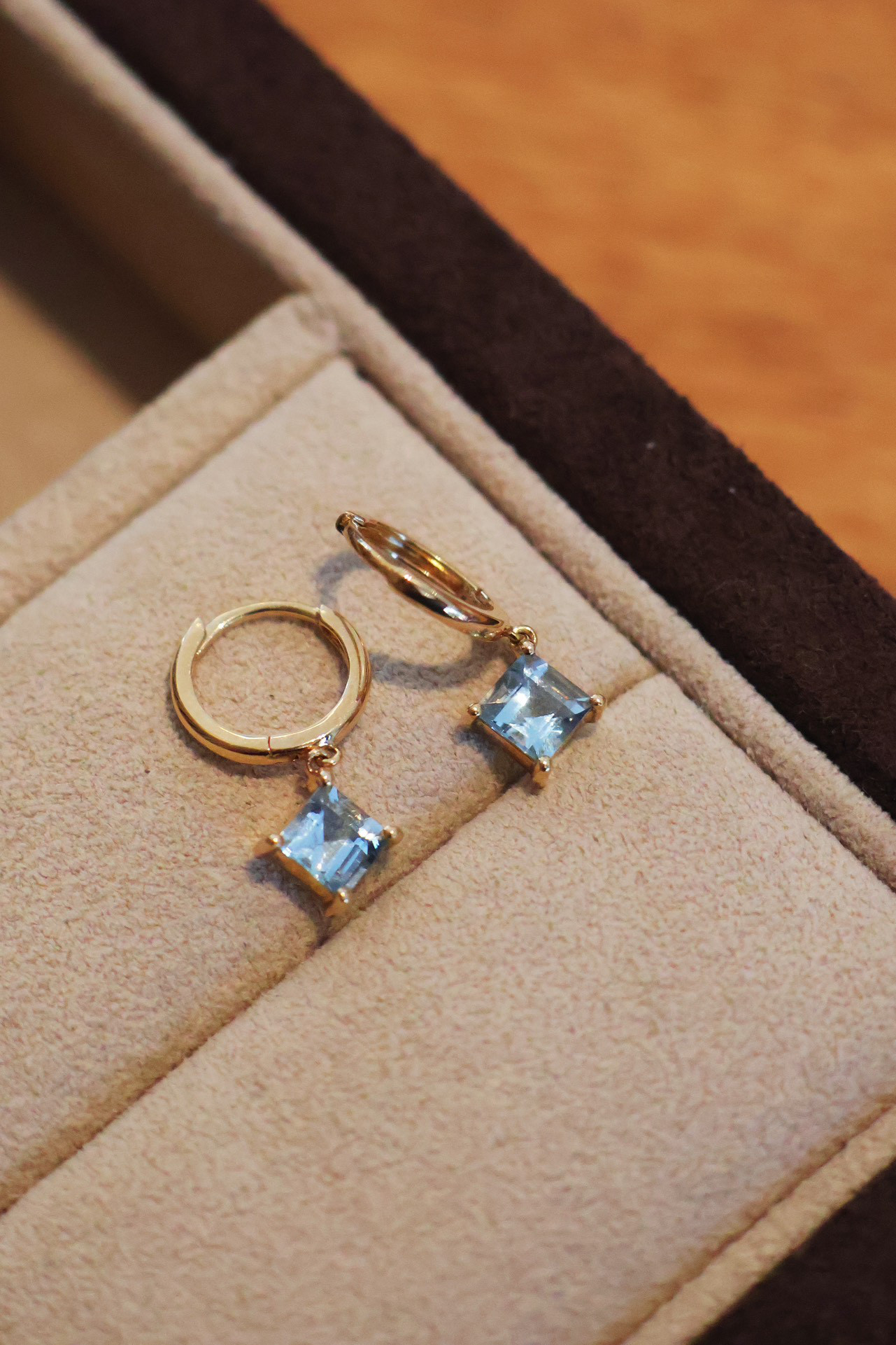 アクアマリンピアスk18