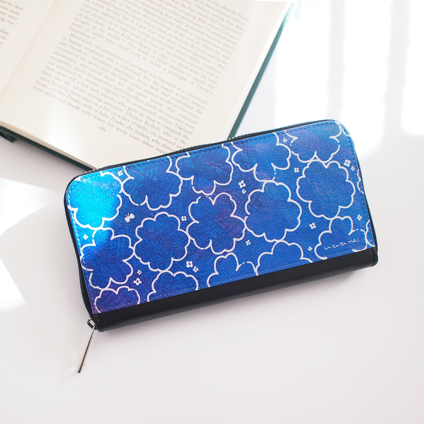 【名入れ可能】手描きの夜桜と蝶 青い長財布／花柄サイフ