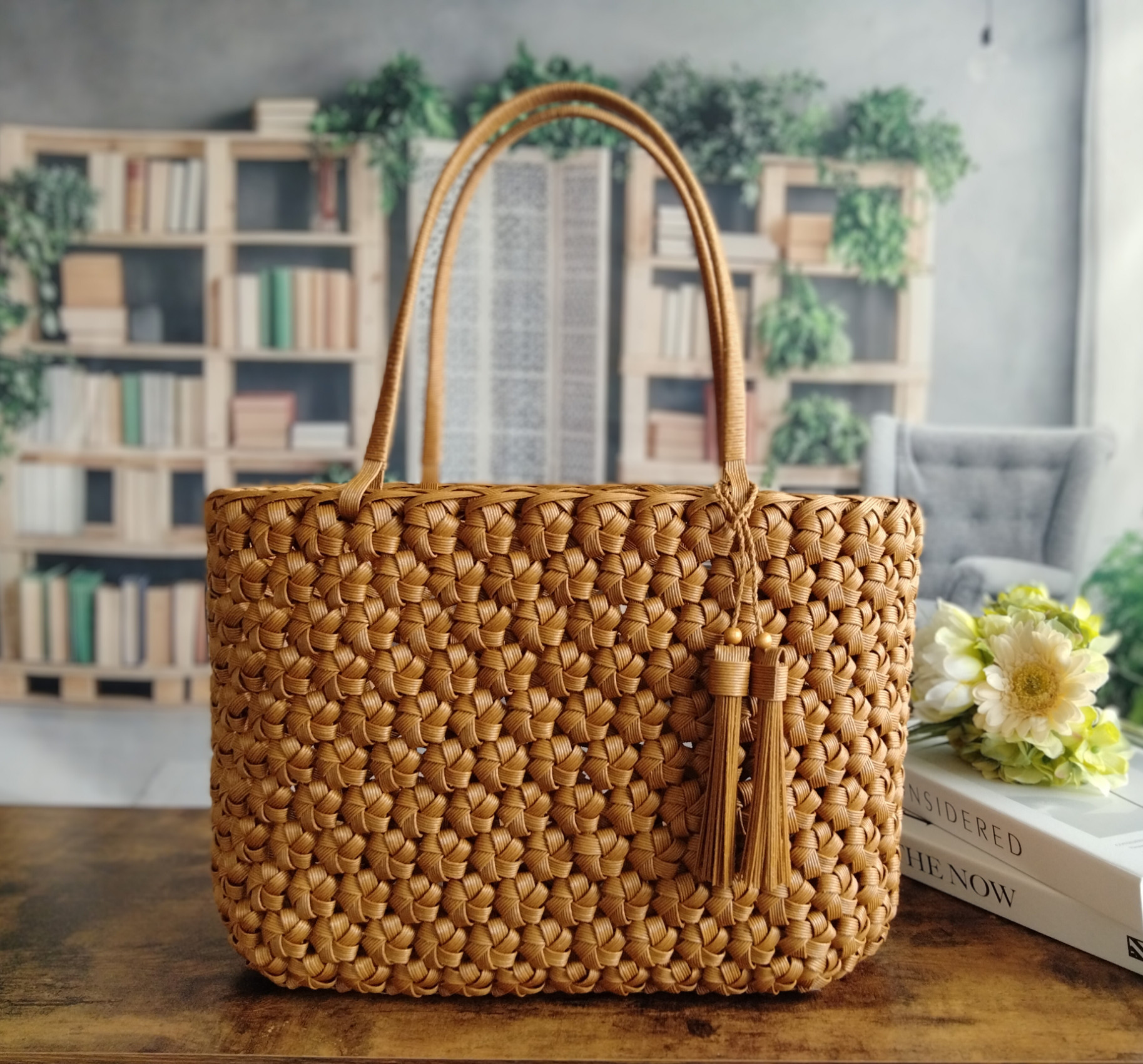 甘美なるブラウン【マロングラッセ】の花結びかごバッグ/Ｍサイズ