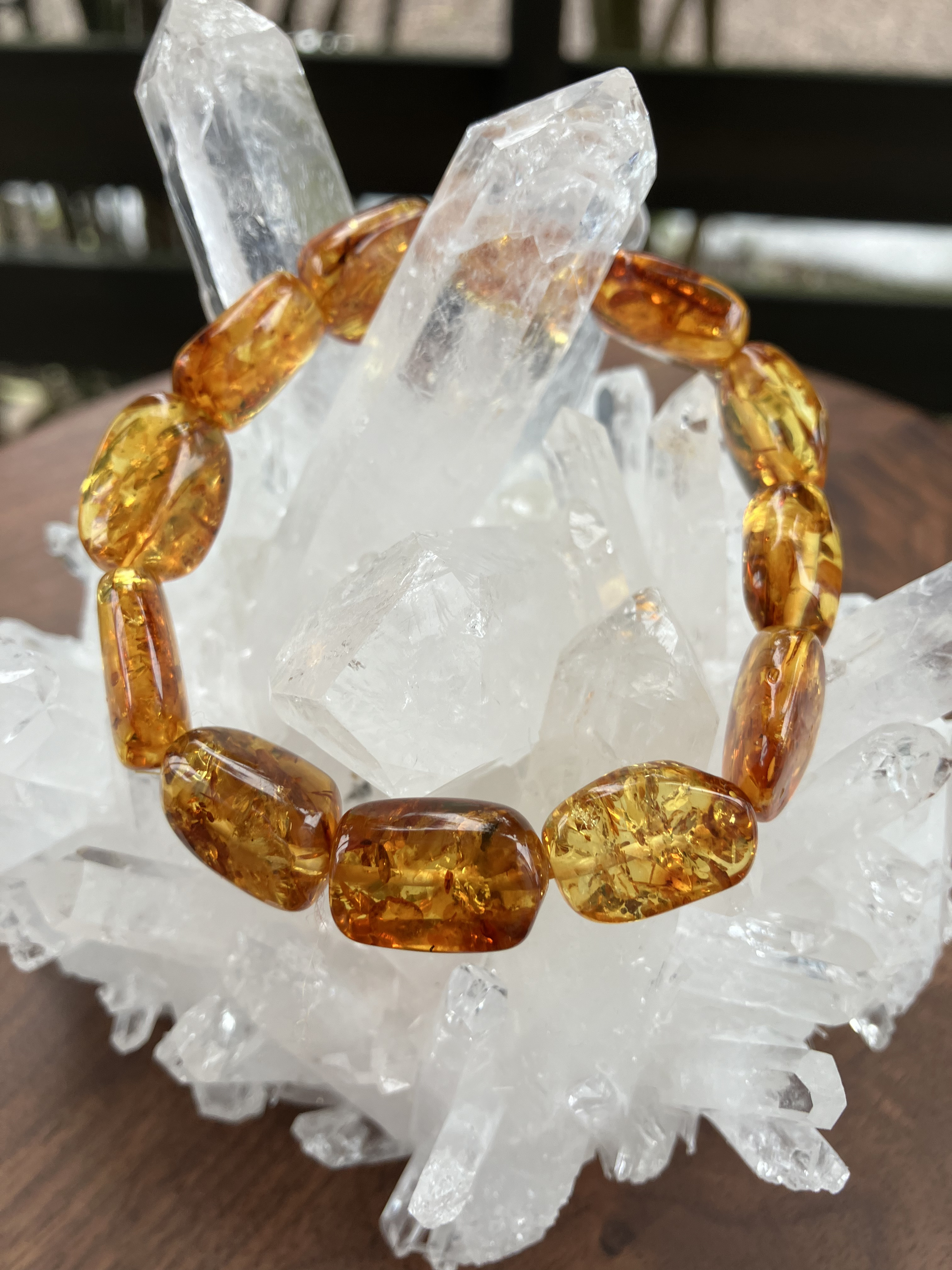 陽だまりの記憶、太古の光と温もりを宿す神秘琥珀ブレスレット