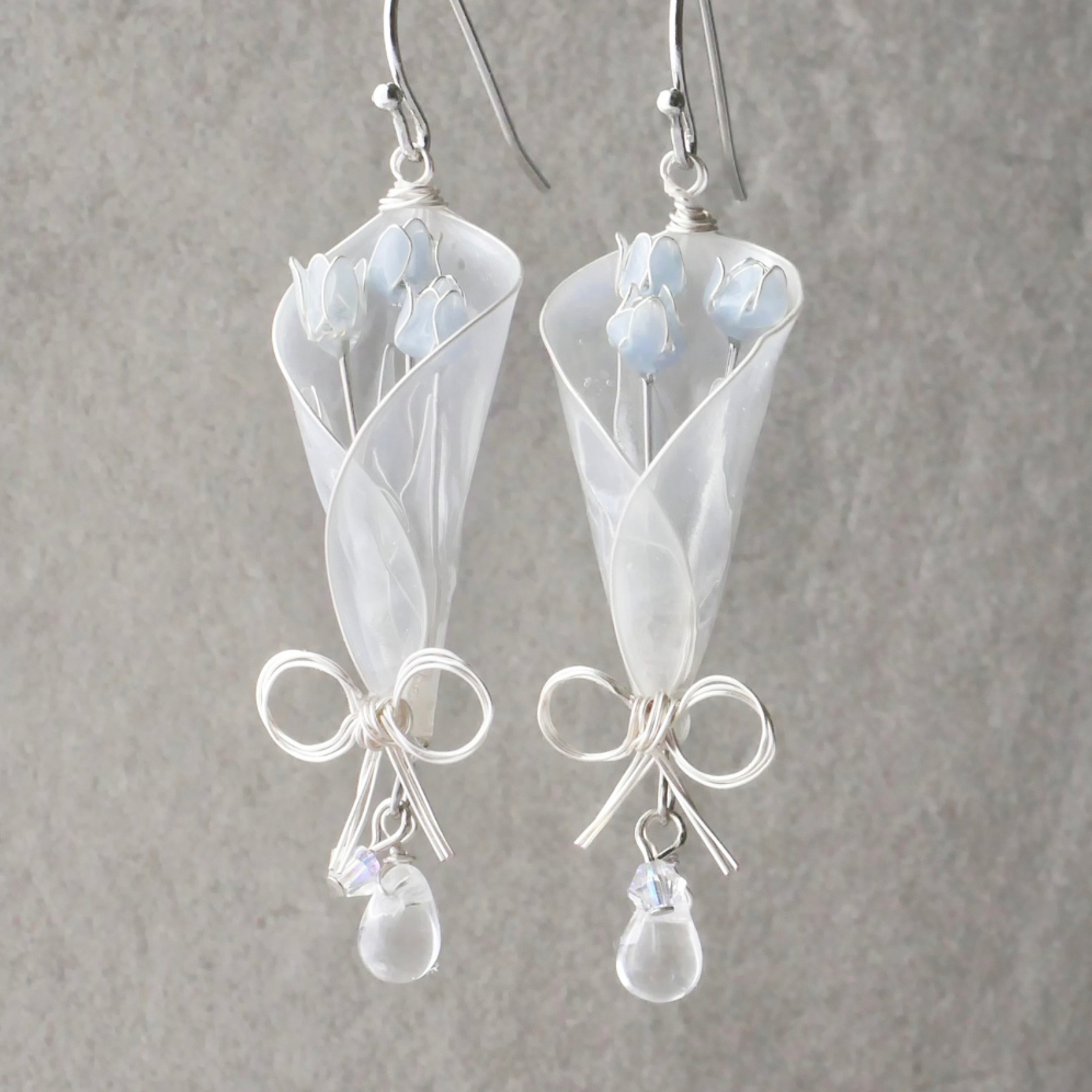 チューリップbouquet 花束　ブルーグレー　イヤリング/ピアス　ディップアート　ディップフラワー