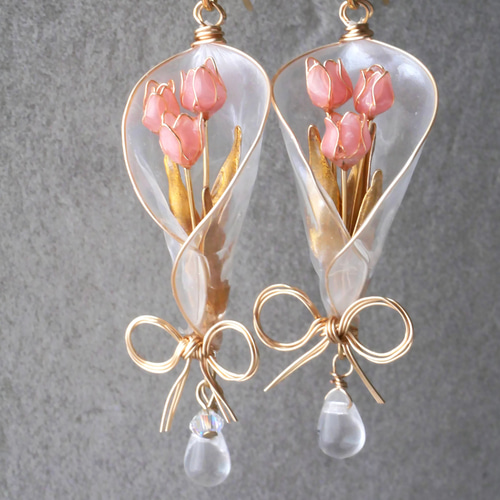 Hand madeイヤリング♪薔薇とチューリップイヤリング チューリップbouquet 花束 ピンク イヤリング/ピアス ディップアート