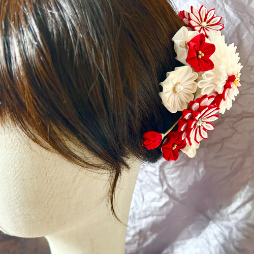 白と真紅の髪飾り つまみ細工 七五三 浴衣 着物 成人式 花 髪