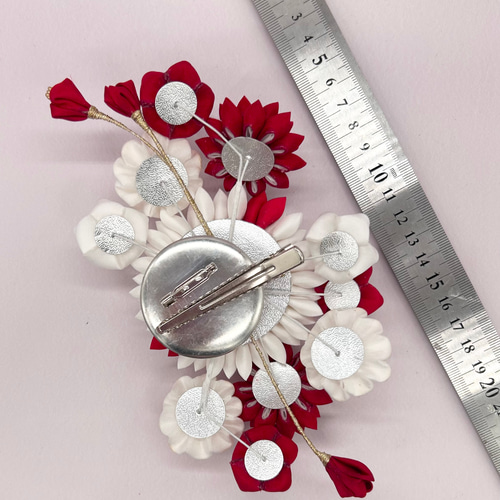 白と真紅の髪飾り つまみ細工 七五三 浴衣 着物 成人式 花 髪飾り 和装