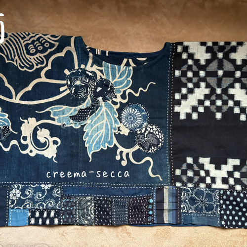 刺し子×藍古布家紋筒描×絵絣のカットソー
