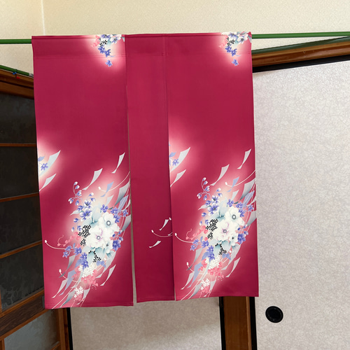 横〜70–丈〜88-着物リメイク暖簾、赤色、花柄暖簾！ その他