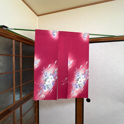 横〜70–丈〜88-着物リメイク暖簾、赤色、花柄暖簾！ その他