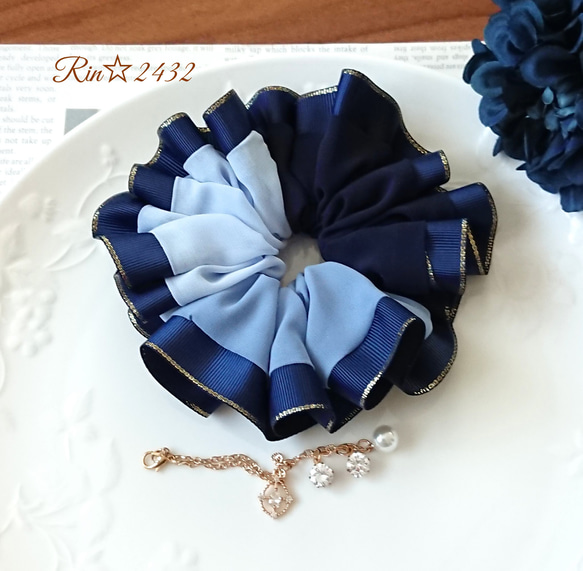 シフォン・大きめ】幅広のリボンとフリル感が特徴の3色使いのシュシュ