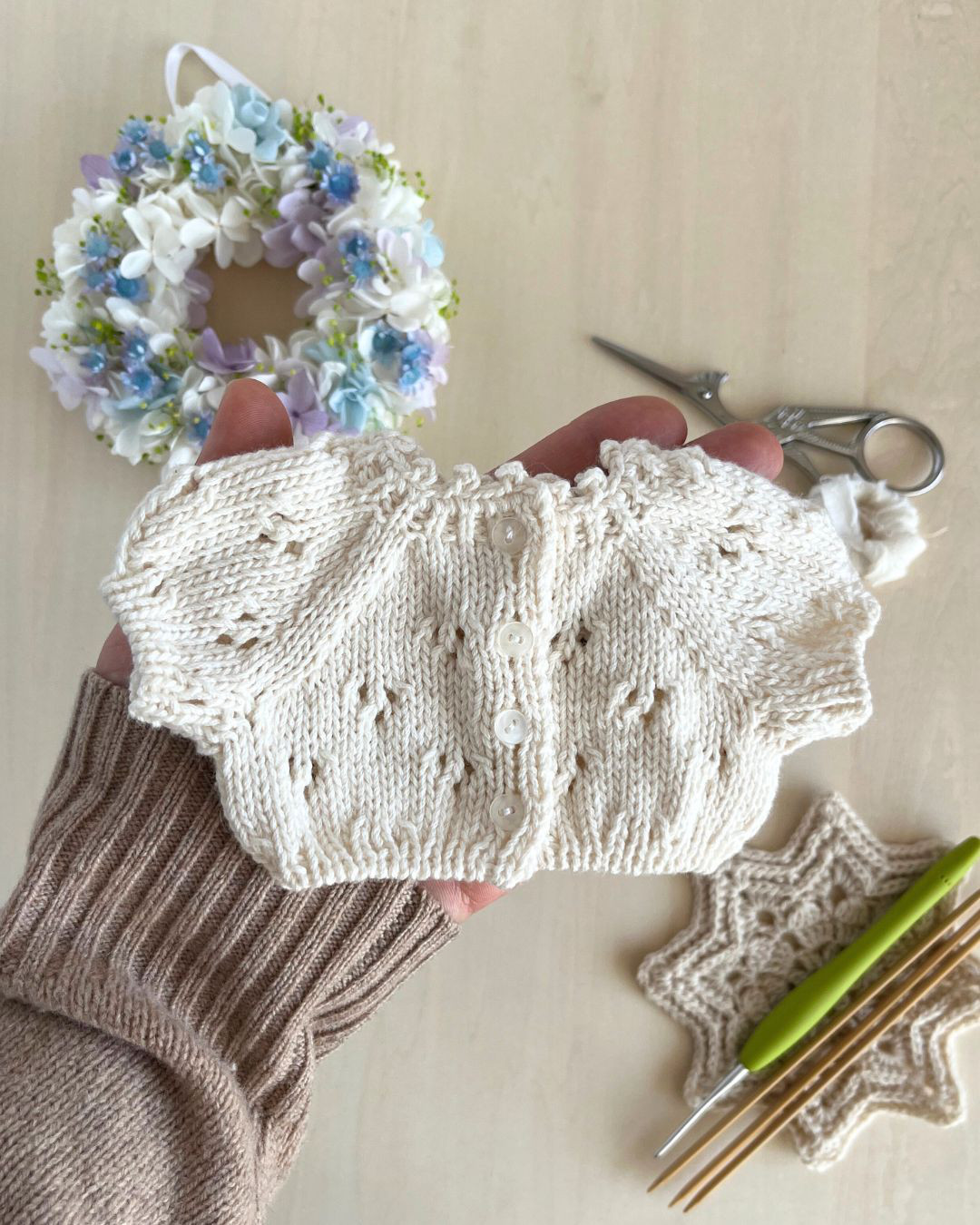 ぬいぐるみ服｜アイレットのセーター（ﾅﾁｭﾗﾙﾎﾜｲﾄ）