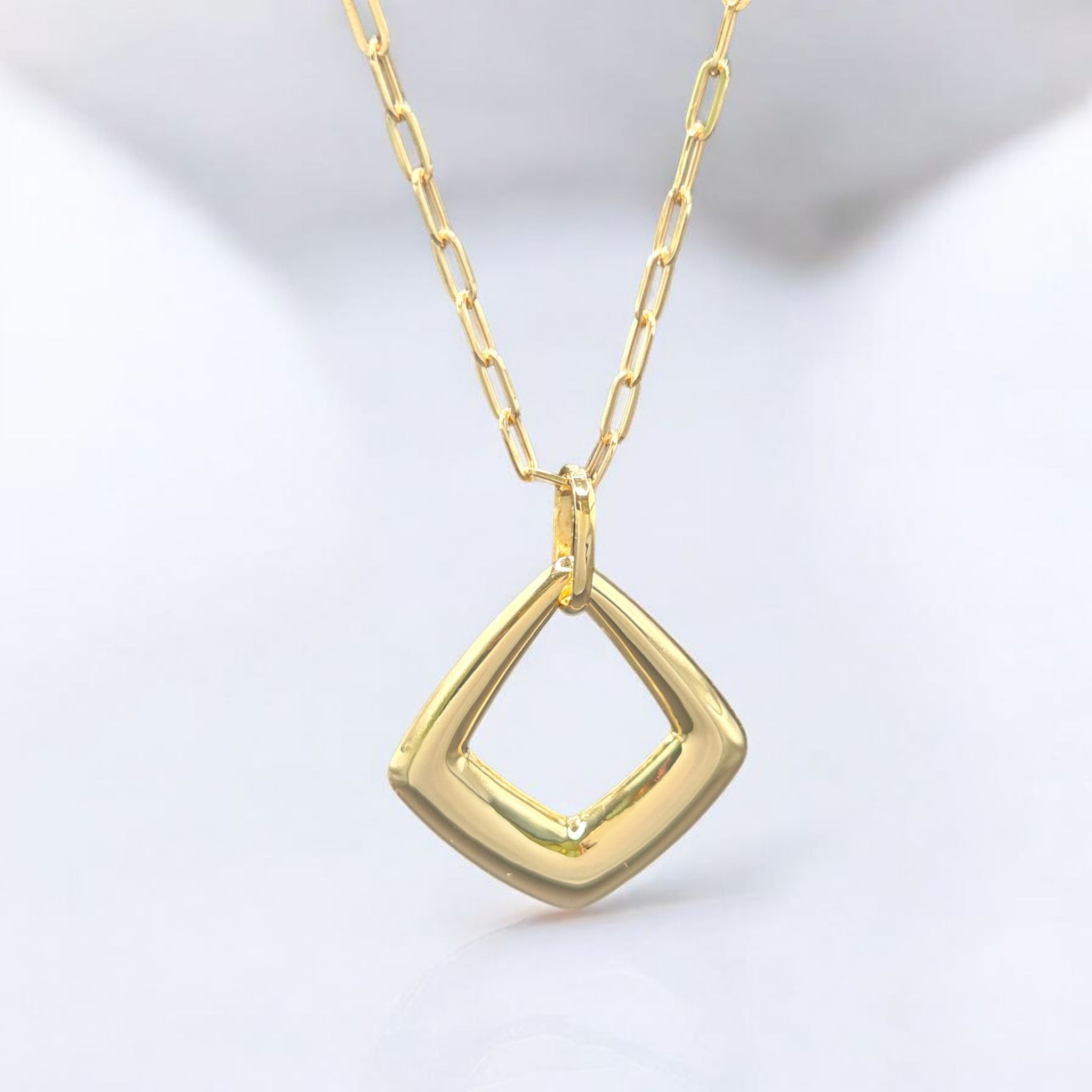 K18　ダイヤ型　ペンダント