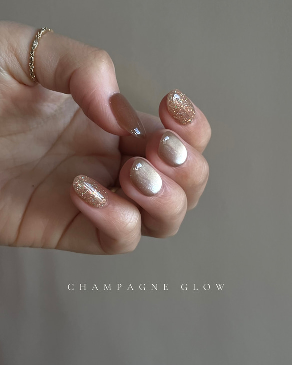 朝焼け- オレンジベージュマグネットと、シャンパングリッターのネイル