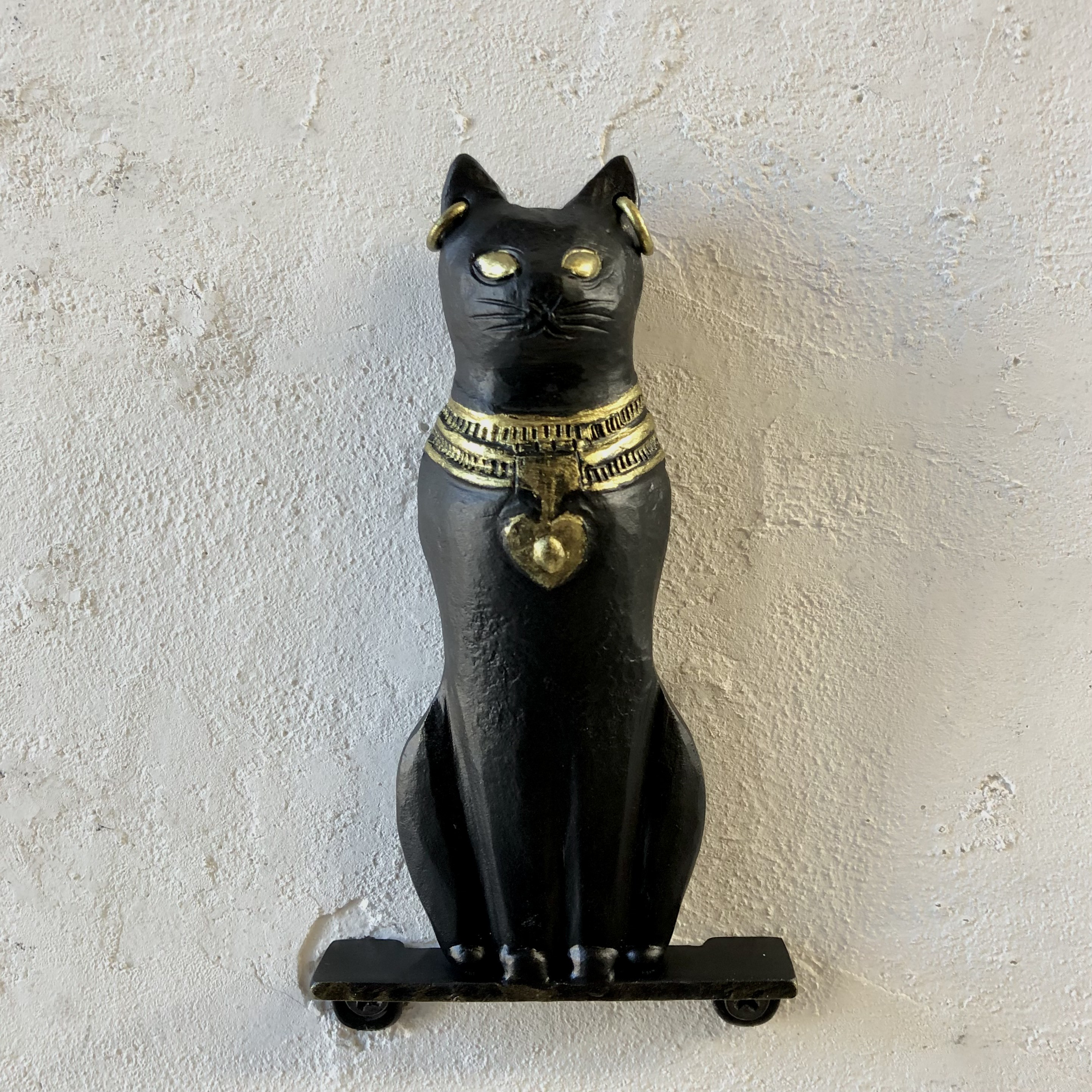 バステト神のロートアイアン飾り