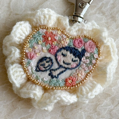 手編み×刺繍】 フリルつきマタニティーマーク / 刺繍 /手編み その他
