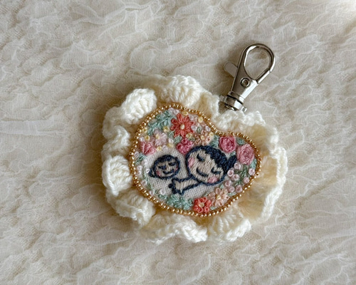 手編み×刺繍】 フリルつきマタニティーマーク / 刺繍 /手編み