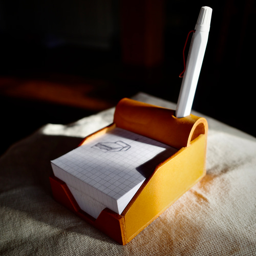 受注生産】 ✍︎ペンとセットでまとまる！革のメモスタンド メモ