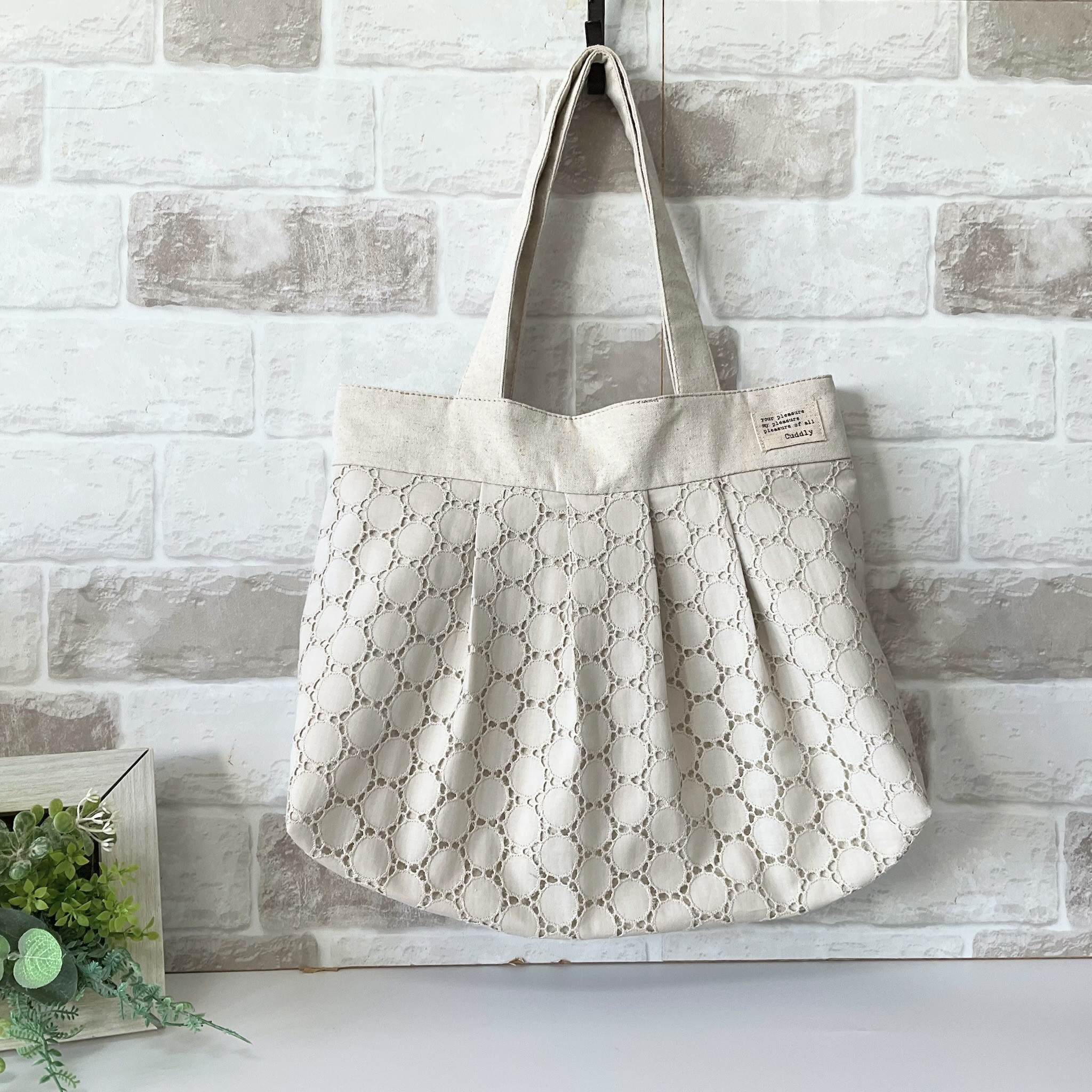 【ファスナー付きMサイズ】サークル柄レース　綿麻グラニーバッグ　ライトベージュ ＜通勤バッグにオススメサイズ！＞