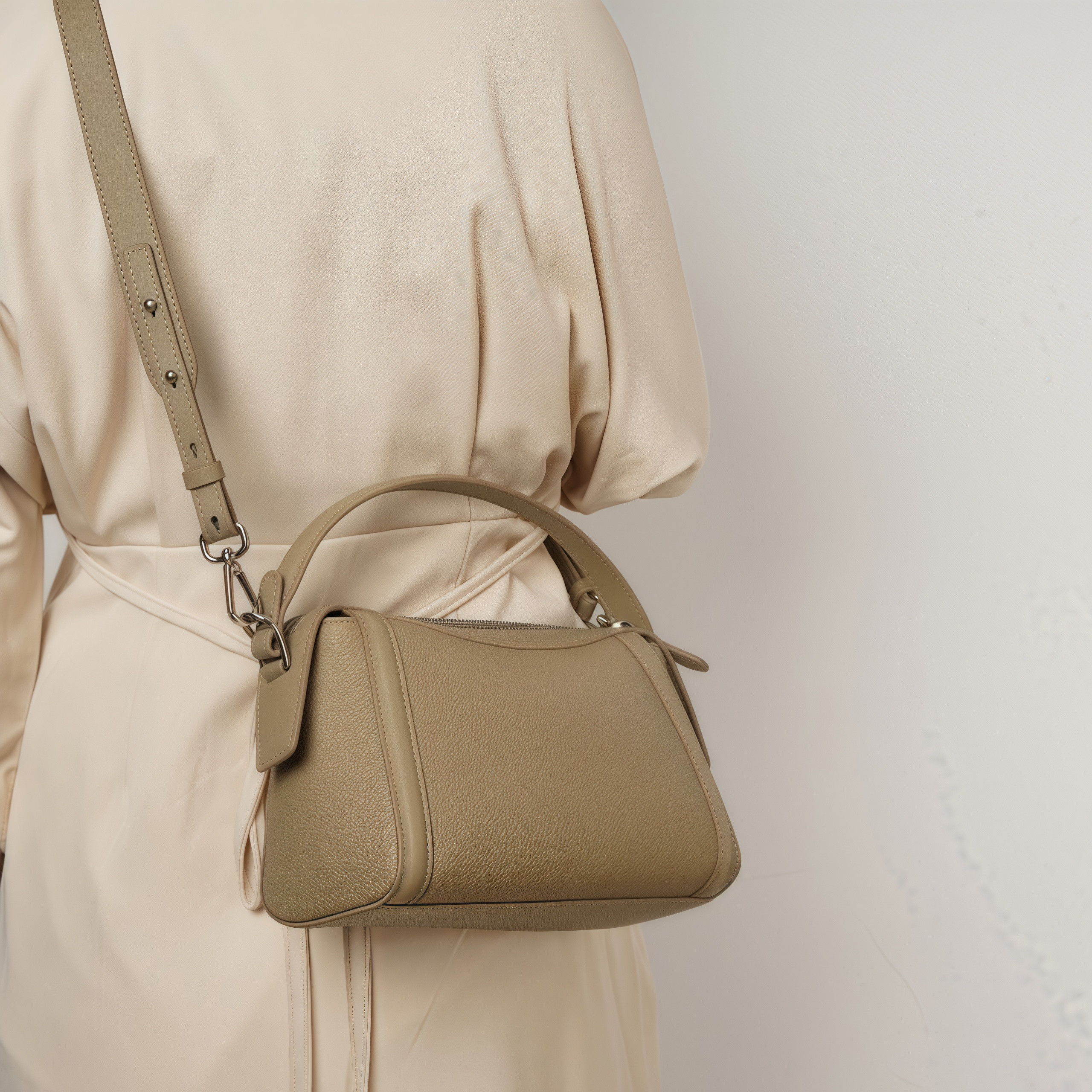 NEW ! • 4色•3WAY•厚みのある柔らかい天然牛革ハンドバッグ•牛革斜ショルダーバッグ 10,800円