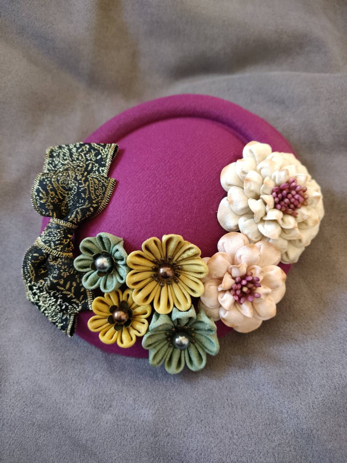 ミニベレーモチーフ　ヘッドドレス　つまみ細工　成人式　七五三　卒業式　髪飾り 　トーク帽　ヘア飾り