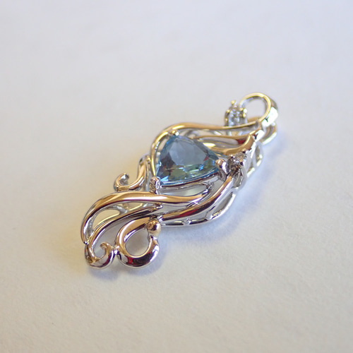 アクアマリン高品質ブルーカラー 鳳凰デザイン ペンダントトップ